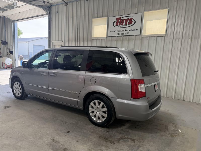 Used 2016 Chrysler Town & Country TouringImage 12
