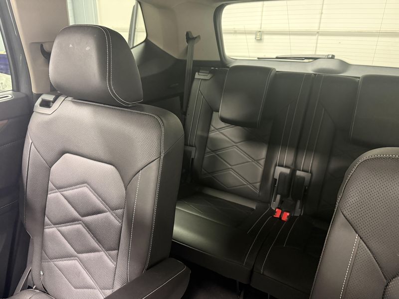 Used 2025 Volkswagen Atlas SE AWD w/Technology & SunroofImage 19