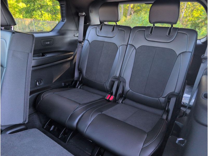 New 2027 Jeep Grand Cherokee L Laredo Altitude 4x2Image 30