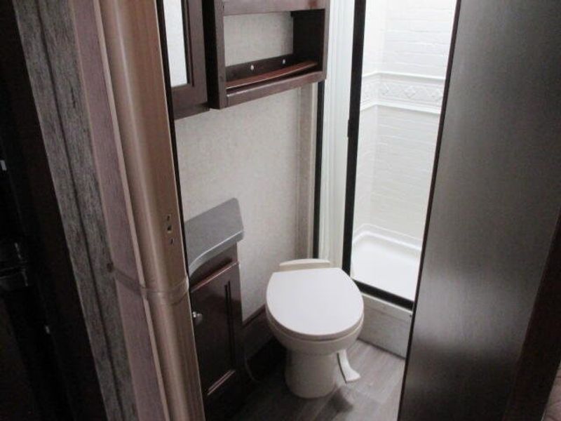 Used 2016 Mercedes-Benz Sprinter 3500 Chassis Image 20