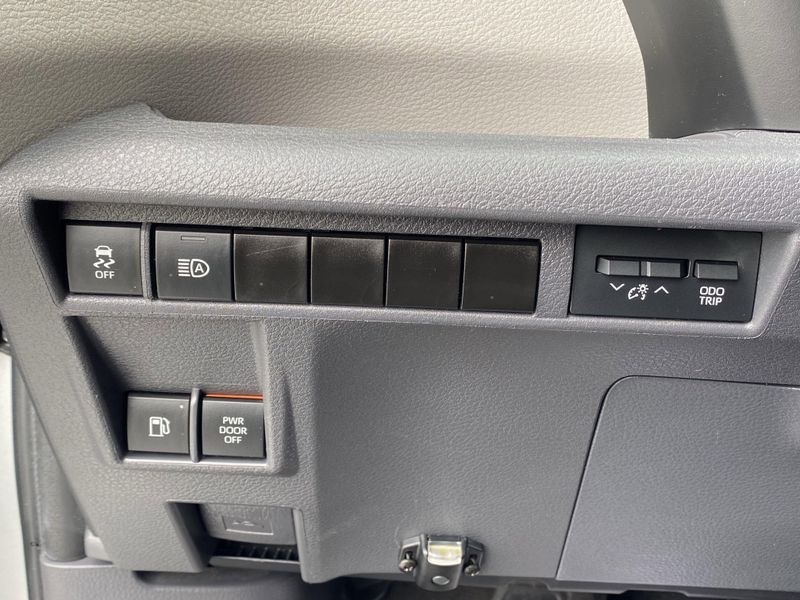 2024 Toyota Sienna LEImage 25