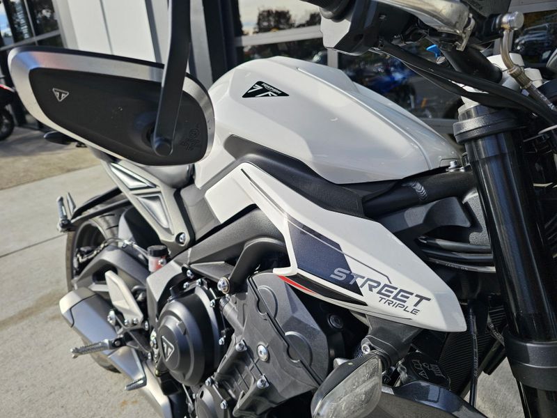 2025 Triumph Street Triple 765 R