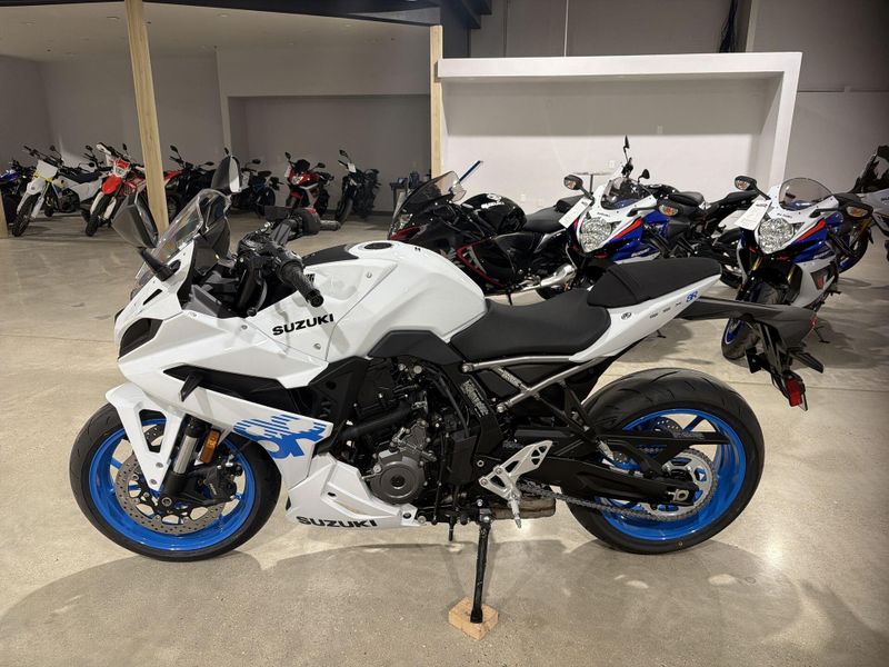 New 2026 Suzuki GSX-8R Image 14