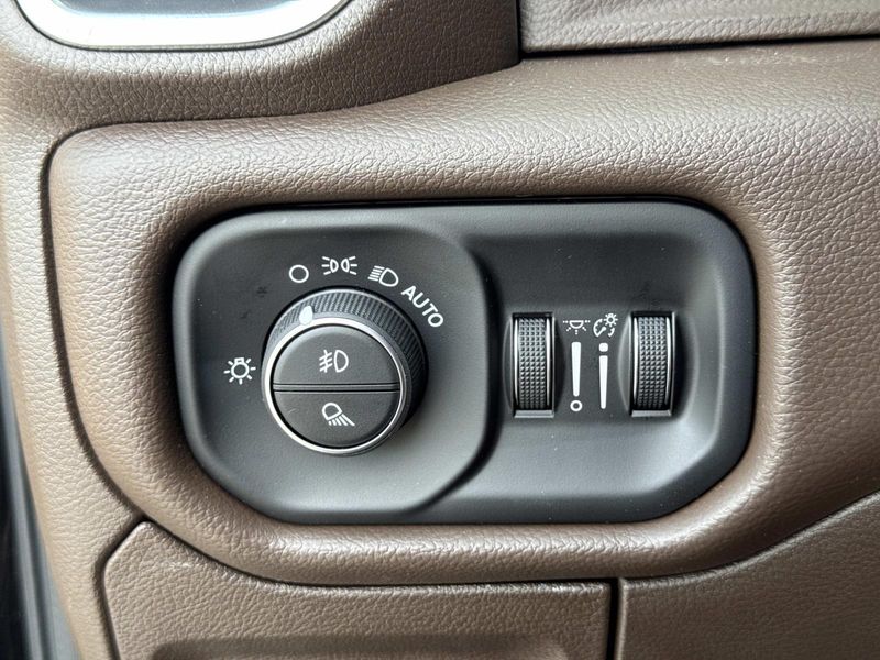 New 2026 RAM 1500 Laramie Crew Cab 4x4 5'7' Box