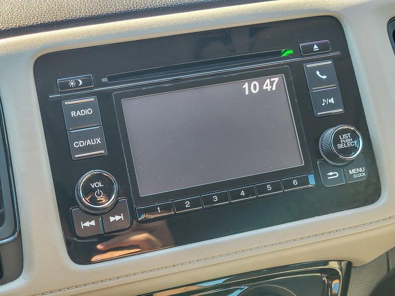 2017 Honda HR-V LX photo 14