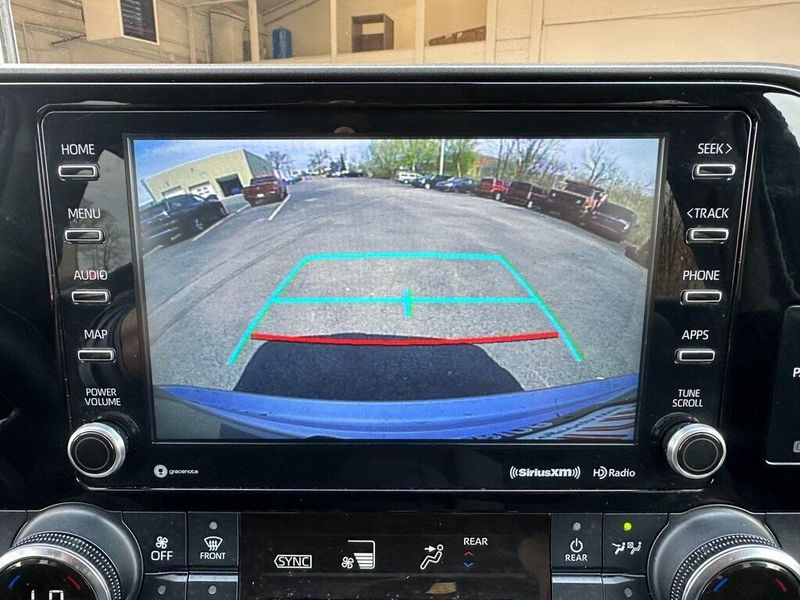 2022 Toyota Highlander LEImage 5