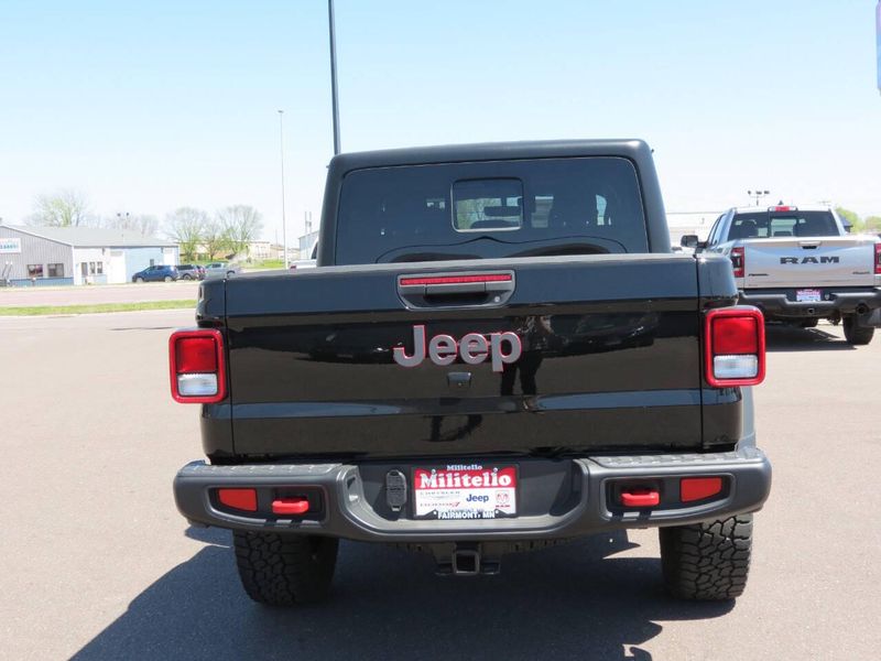 2023 Jeep Gladiator Rubicon 4x4 4dr Crew Cab 5.0 ft. SBImage 3
