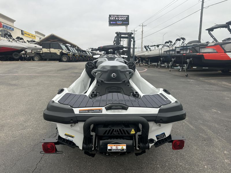 2025 SEADOO GTX LIMITED 325 WITH SOUND SYSTEM IDF WHITE PEARL Image 3
