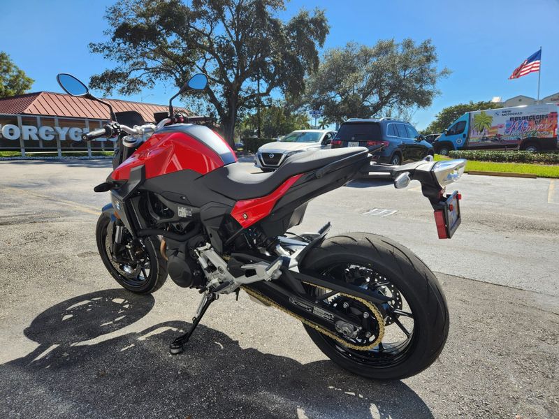 2024 BMW F 900 R  in a RACING RED exterior color. BMW Motorcycles of Miami 786-845-0052 motorcyclesofmiami.com 