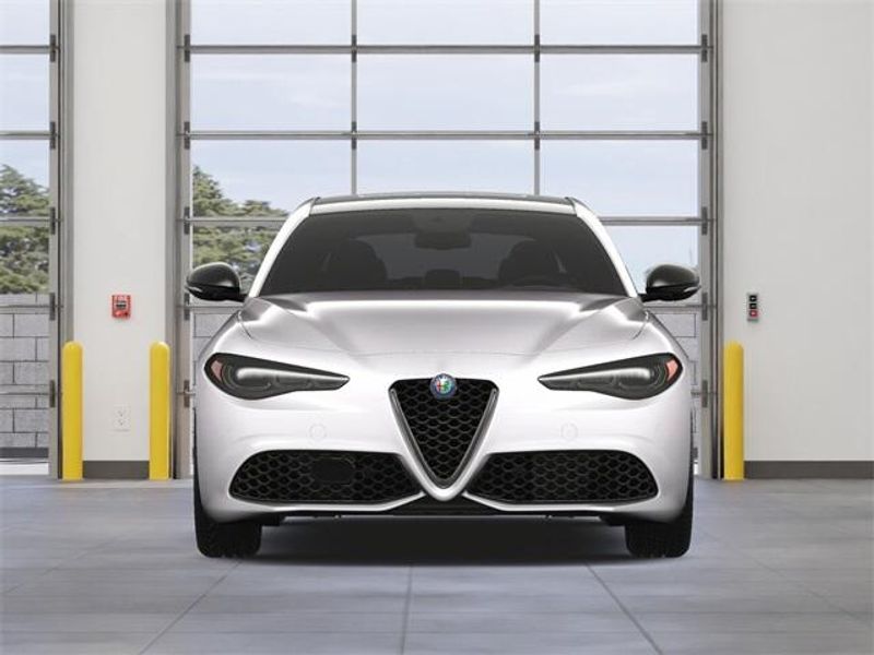2025 Alfa Romeo Giulia photo 9