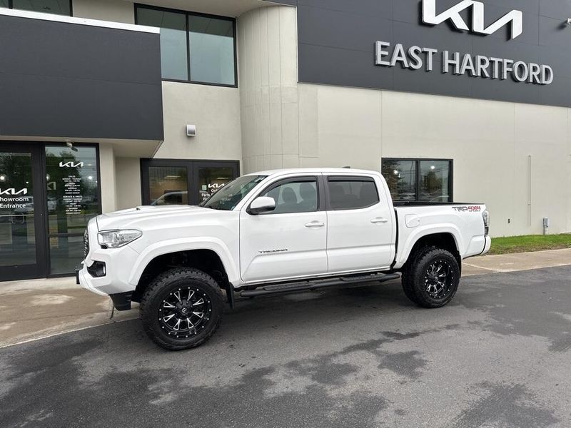 2020 Toyota Tacoma TRD SportImage 1