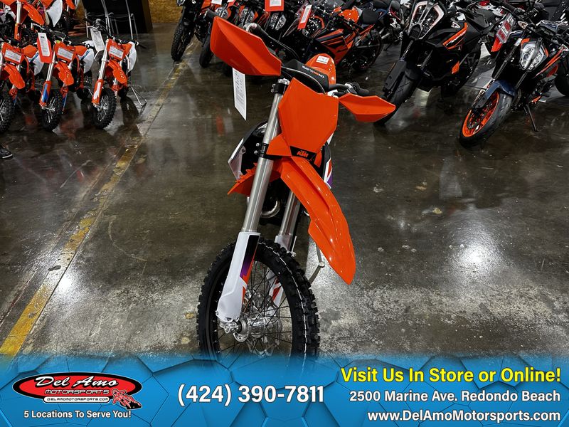 2024 KTM 250 XC-F  in a ORANGE exterior color. Del Amo Motorsports of Redondo Beach (424) 304-1660 delamomotorsports.com 