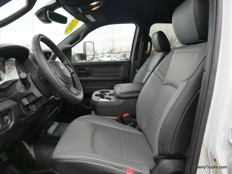 2022 RAM 5500 Tradesman Chassis Crew Cab 4x4 84