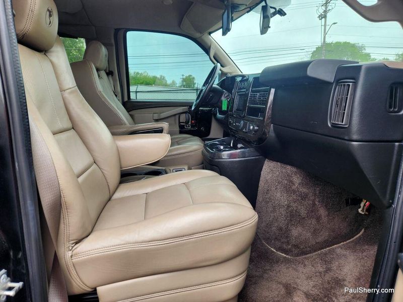 2018 GMC Savana 2500 Image 24
