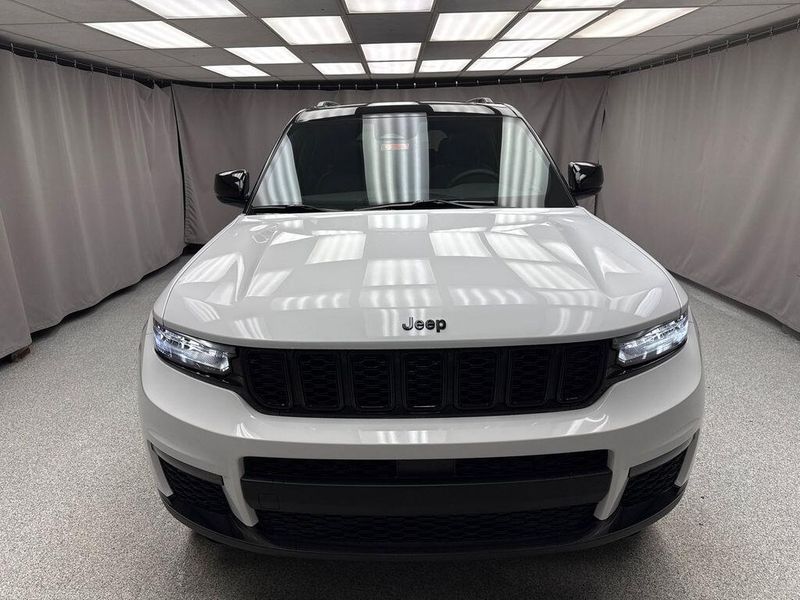 New 2025 Jeep Grand Cherokee L Limited 4x4Image 5