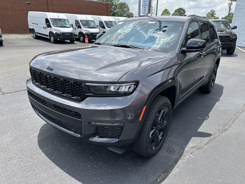 New 2025 Jeep Grand Cherokee L Limited 4x4Image 1
