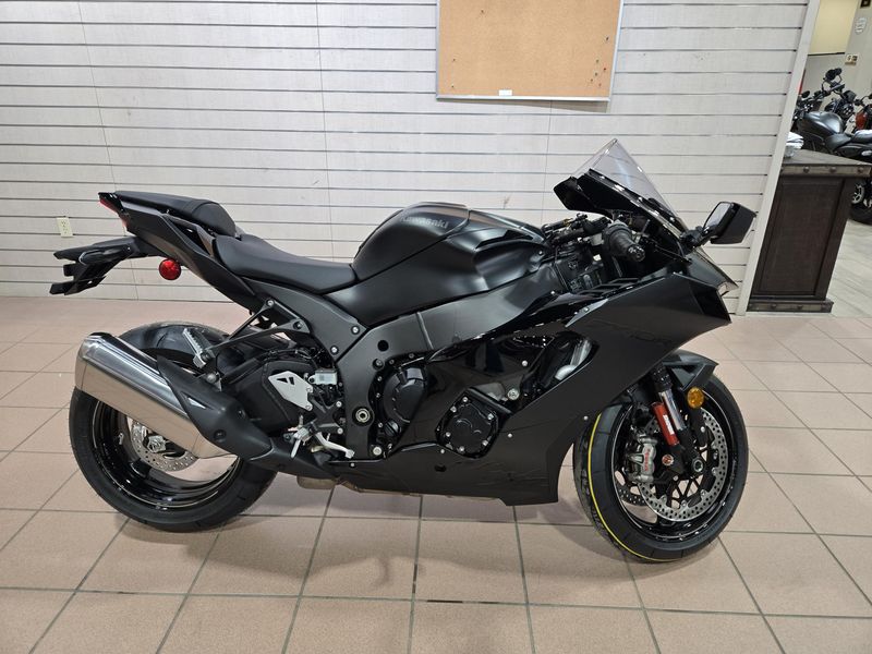 2025 Kawasaki NINJA ZX10R ABS METALLIC FLAT SPARK BLACK AND EBONYImage 1