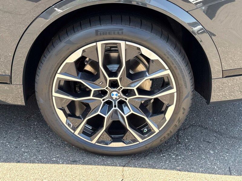 New 2027 BMW X7 xDrive40iImage 14