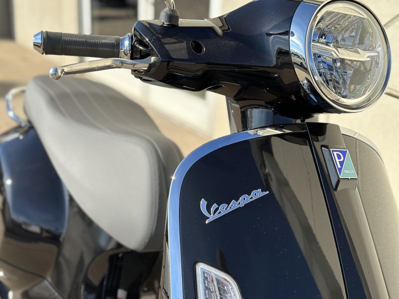 2024 Vespa GTS 300Image 8