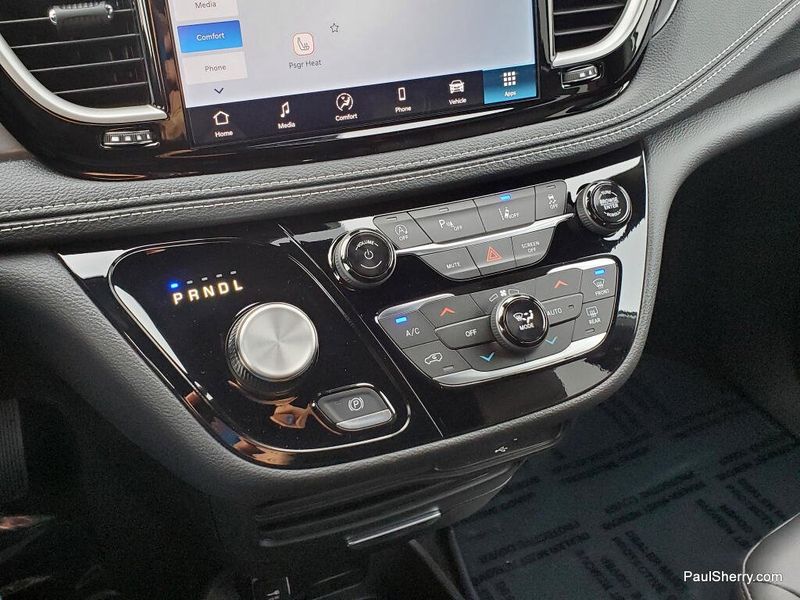 New 2026 Chrysler Pacifica Select