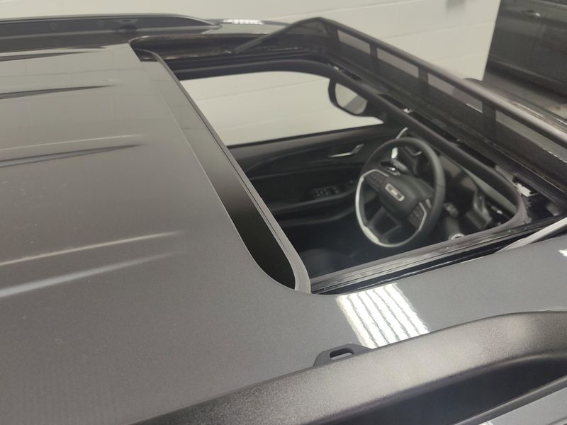 2024 Jeep Grand Cherokee L Laredo X 4x4 w/Sunroof/Lux TechImage 5