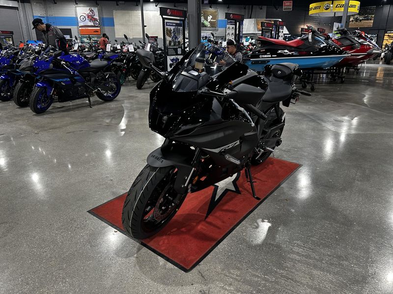 Used 2024 Yamaha YZF-R7 CA Image 5