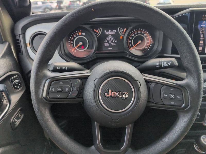 2025 Jeep Gladiator Nighthawk 4x4Image 18