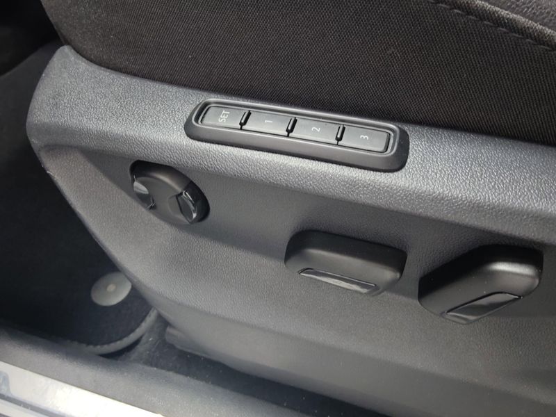 2019 Volkswagen Tiguan SEL Premium AWD w/Sunroof/NavImage 20