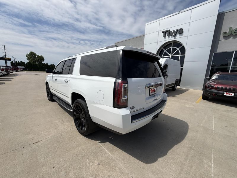 Used 2016 GMC Yukon XL DenaliImage 38
