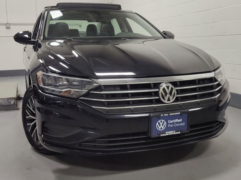2021 Volkswagen Jetta SE w/Sunroof & Cold Weather PkgImage 2