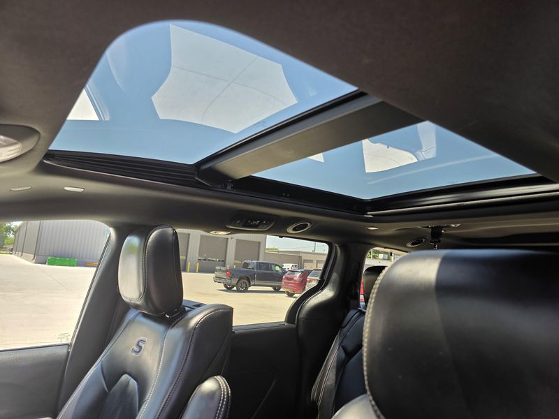 Used 2023 Chrysler Pacifica Touring LImage 26