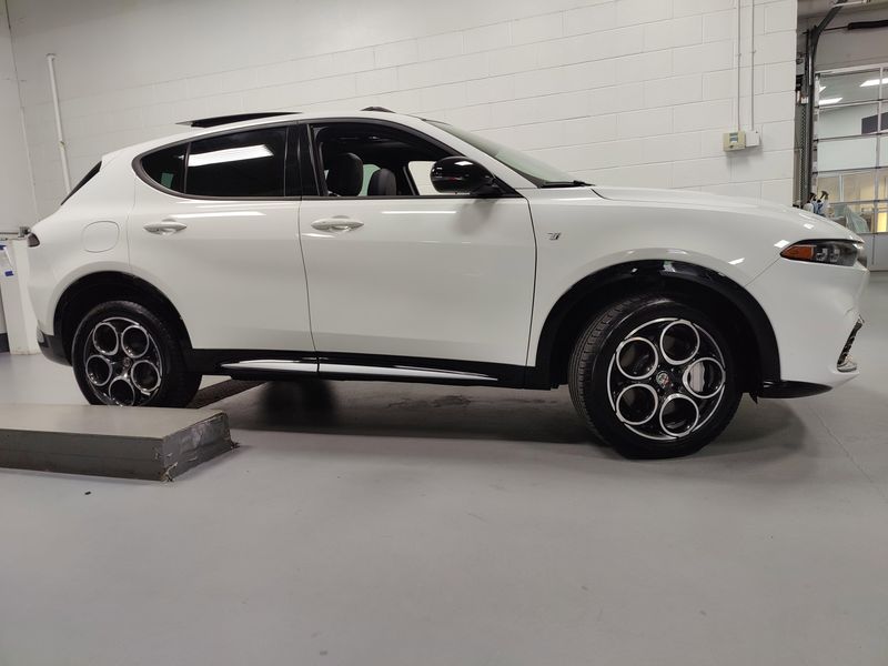 Used 2024 Alfa Romeo Tonale Ti eAWD Premium w/Sunroof/AudioImage 4