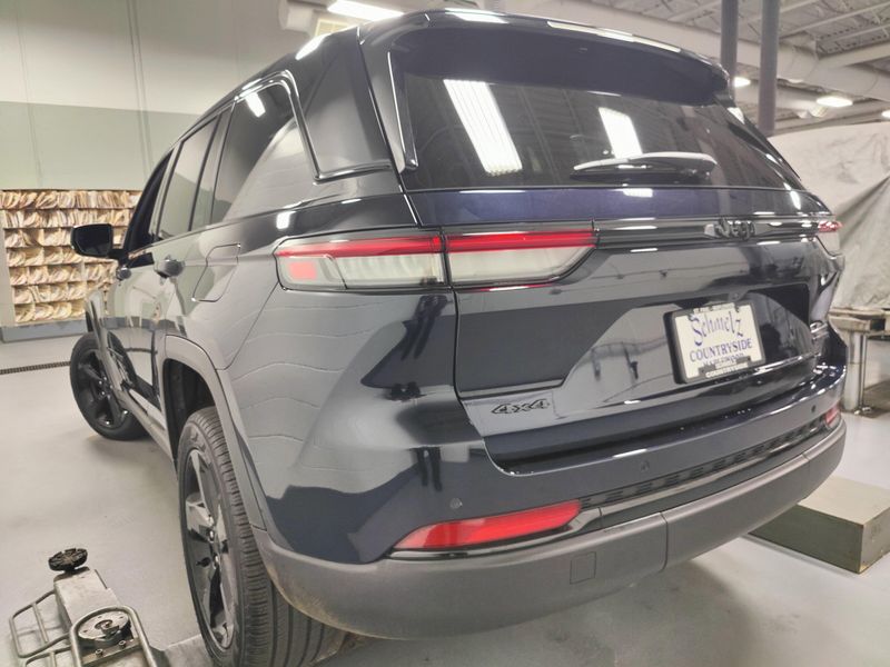 Used 2024 Jeep Grand Cherokee Limited Black 4X4 w/SunroofImage 11