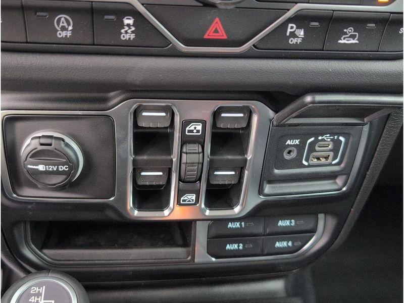 New 2025 Jeep Wrangler 4-door SaharaImage 18