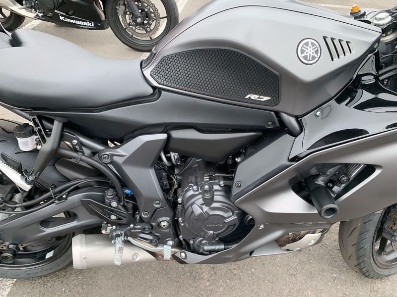 Used 2024 Yamaha YZF-R7 Image 18