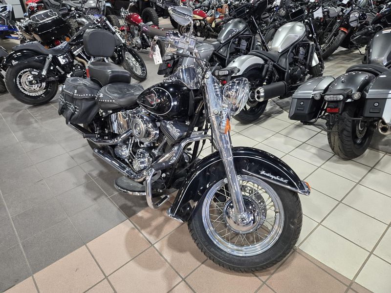 USED 2011 HARLEY SOFTAIL HERITAGE CLASSIC Image 1
