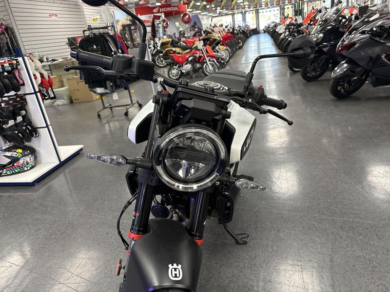 New 2024 Husqvarna VITPILEN 401 Image 12