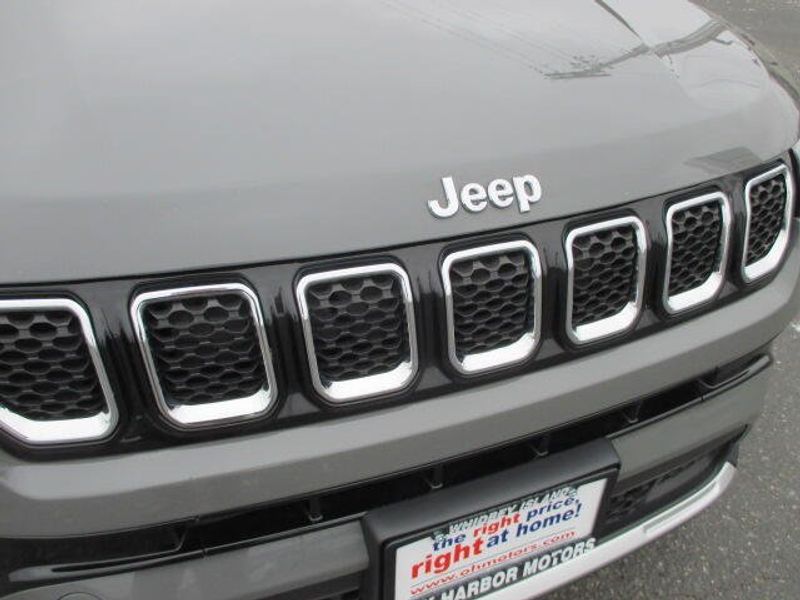 Used 2023 Jeep Compass LimitedImage 4