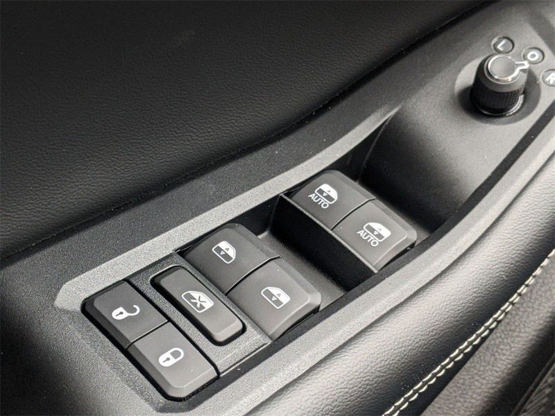 2023 Jeep Grand Cherokee L Laredo 4x2Image 24