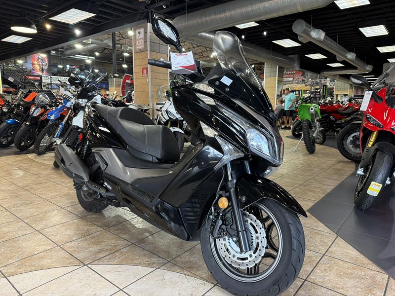 Used 2022 Kymco XTOWN 300I ABS Image 1
