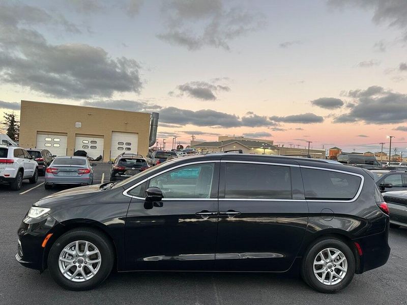 2021 Chrysler Pacifica Touring LImage 9