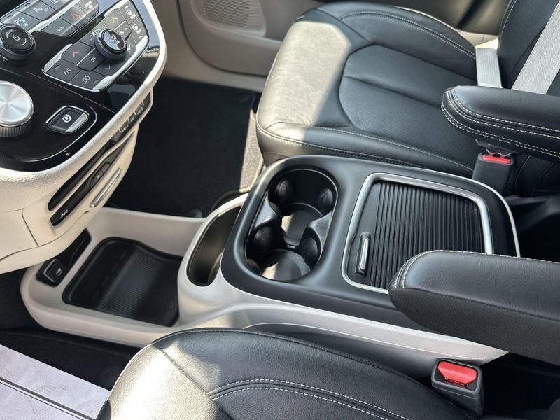2022 Chrysler Pacifica Touring LImage 28