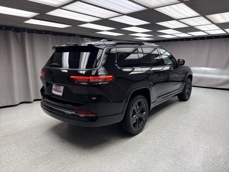 New 2027 Jeep Grand Cherokee L Limited Reserve 4x4Image 3