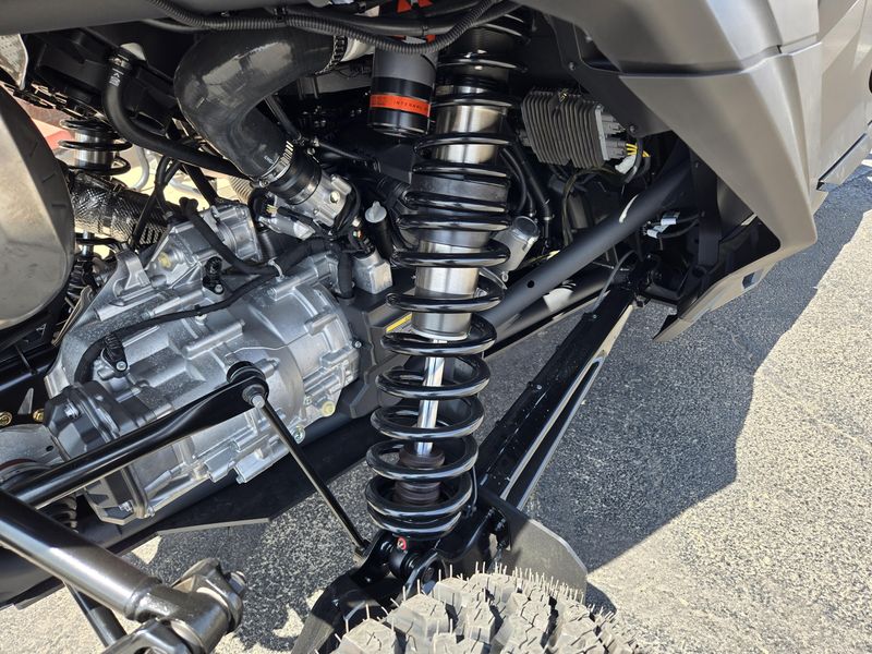 2025 Can-Am MAVERICK R MAX X RS 999TDCT TRIPLE BLACK Image 20