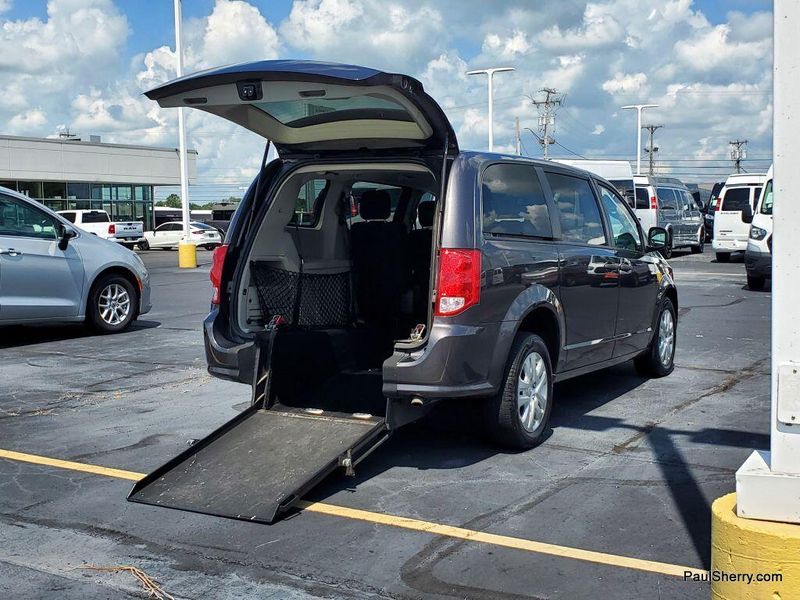 Used 2020 Dodge Grand Caravan SEImage 21