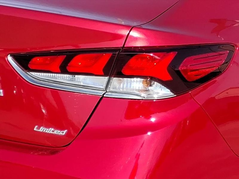 Used 2018 Hyundai Sonata LimitedImage 9