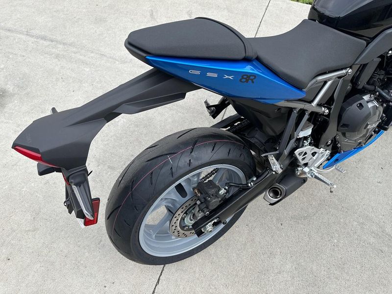 2025 Suzuki GSX-8R Image 3
