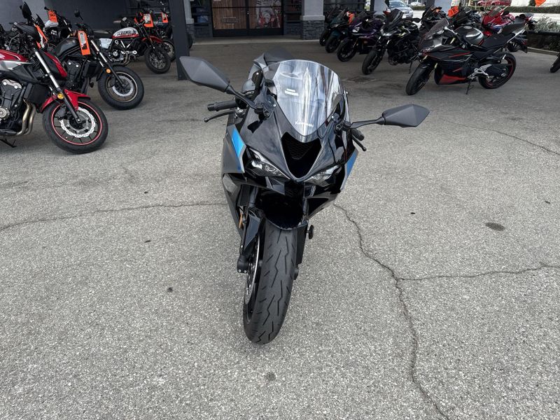 Used 2025 Kawasaki NINJA ZX-6R Image 11