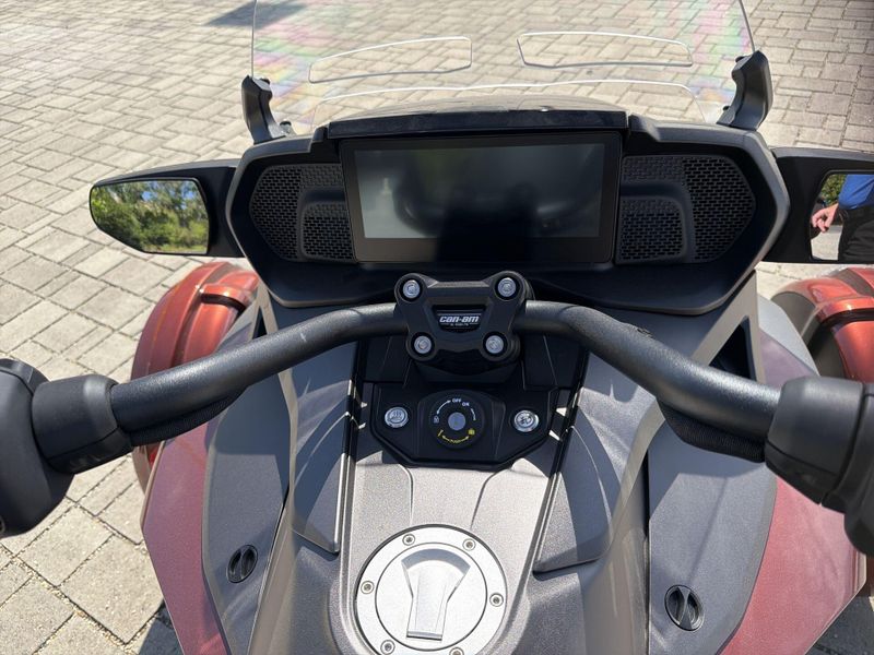 New 2026 Can-Am SPYDER F3 LIMITED SPECIAL SERIES (SE6) Image 23