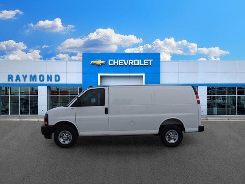 New 2025 Chevrolet Express 2500 Work VanImage 4